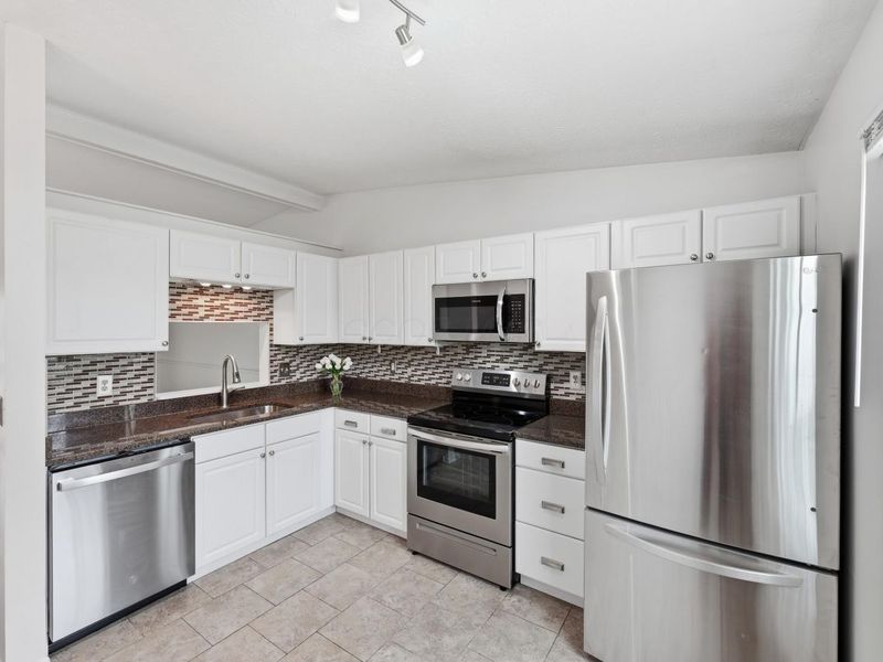 4151 Berryfield Drive, Columbus, OH 43230 Photo 8