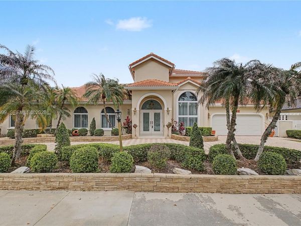 8305 NW 157th Ter, Miami Lakes, FL 33016