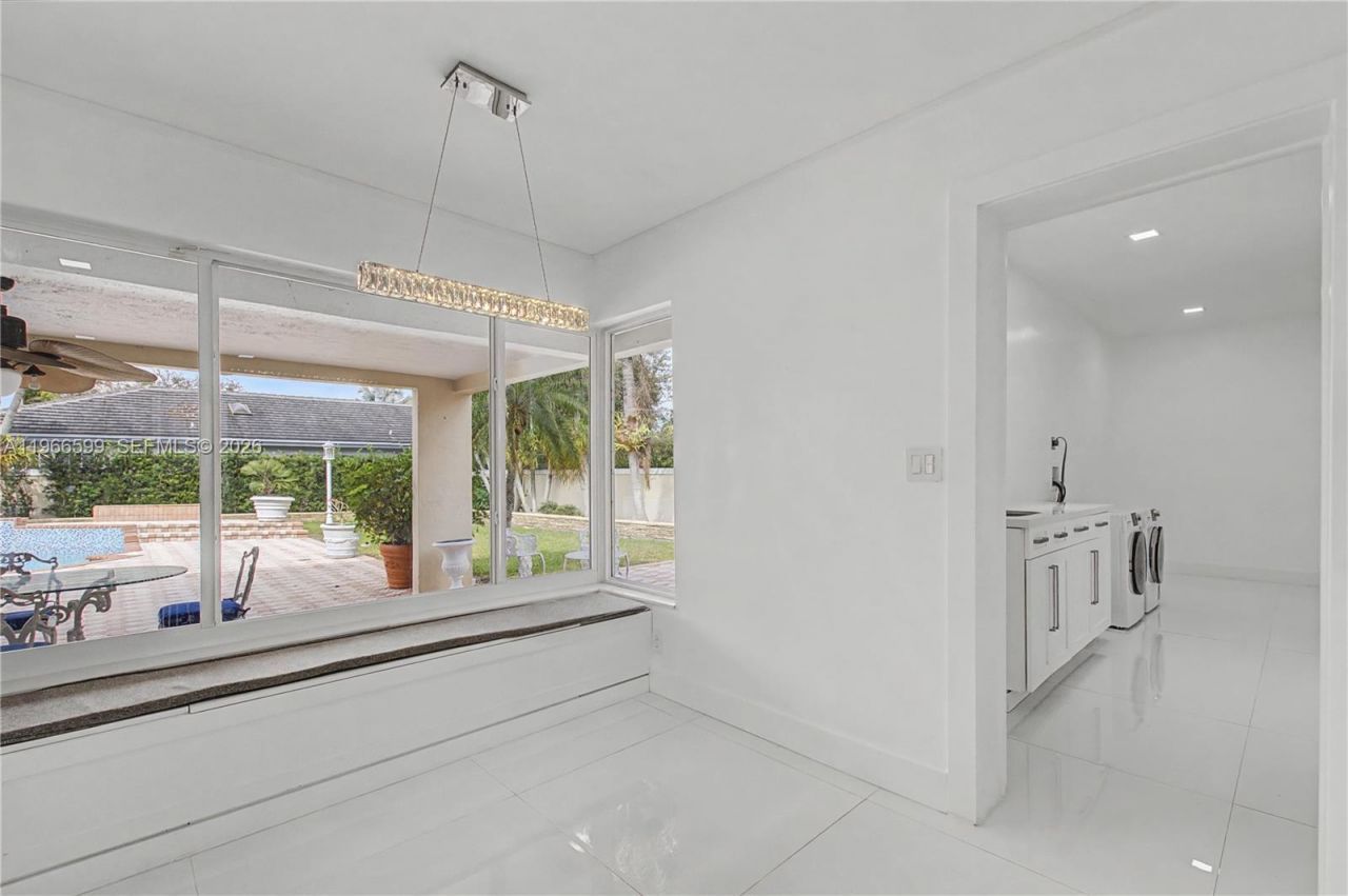 8305 NW 157th Ter, Miami Lakes, FL 33016 Photo