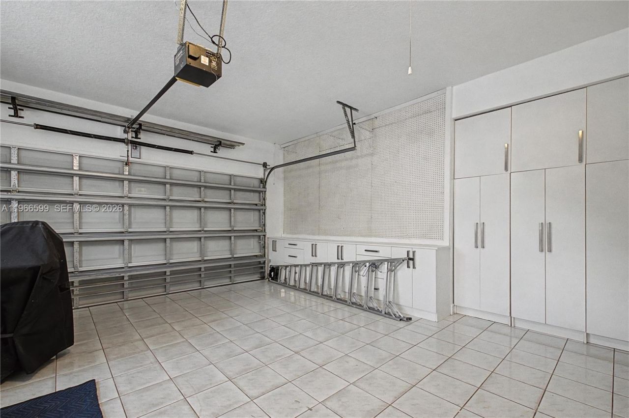 8305 NW 157th Ter, Miami Lakes, FL 33016 Photo