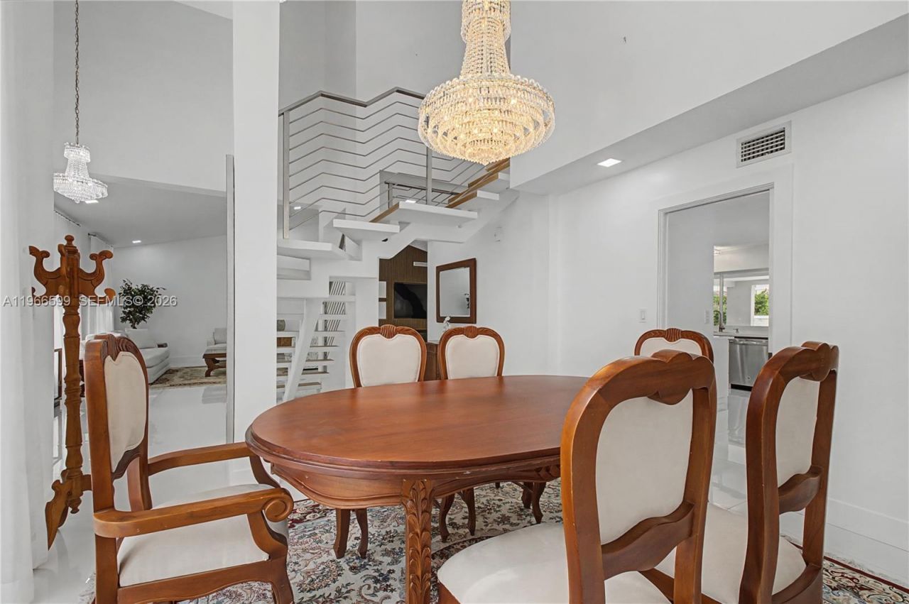 8305 NW 157th Ter, Miami Lakes, FL 33016 Photo