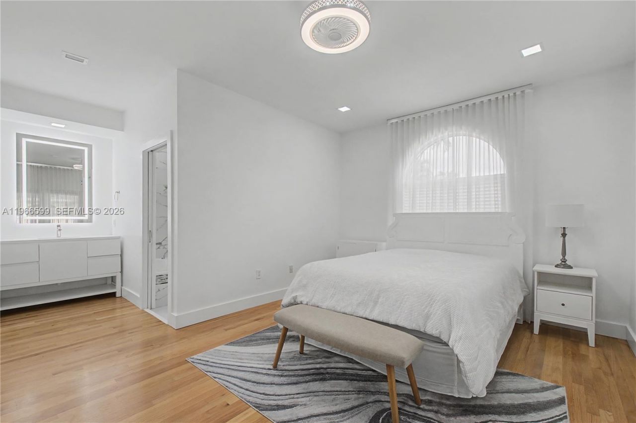 8305 NW 157th Ter, Miami Lakes, FL 33016 Photo