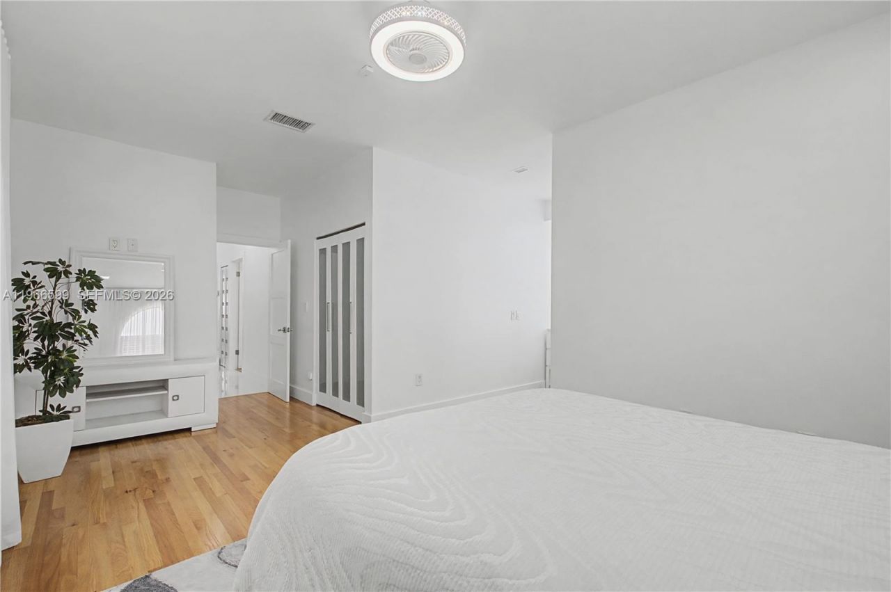 8305 NW 157th Ter, Miami Lakes, FL 33016 Photo