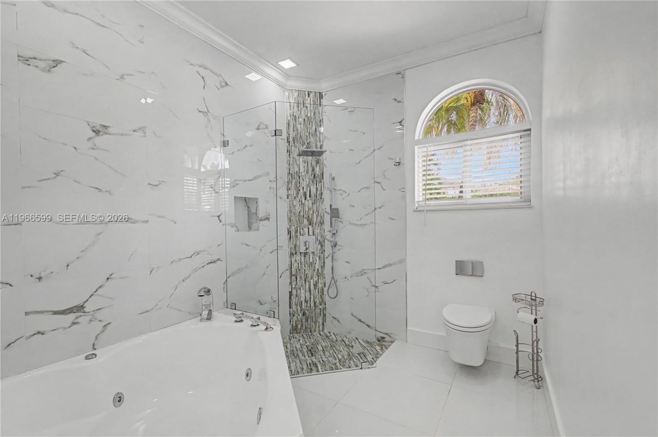 8305 NW 157th Ter, Miami Lakes, FL 33016 Photo