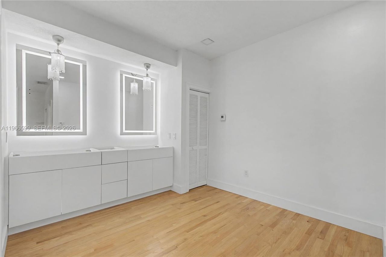 8305 NW 157th Ter, Miami Lakes, FL 33016 Photo