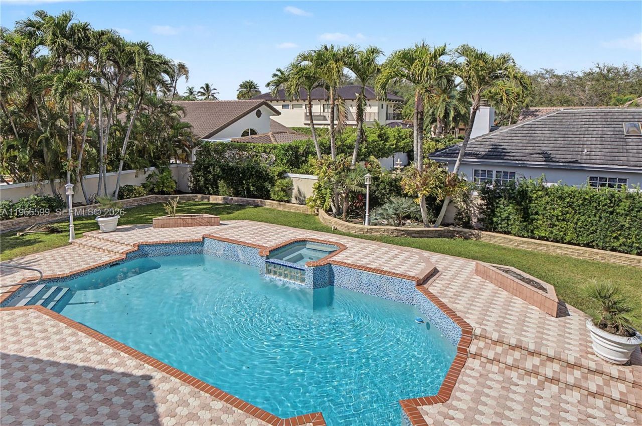 8305 NW 157th Ter, Miami Lakes, FL 33016 Photo