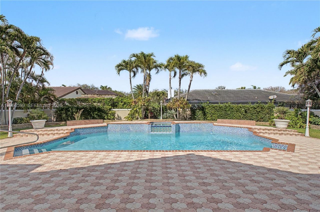 8305 NW 157th Ter, Miami Lakes, FL 33016 Photo