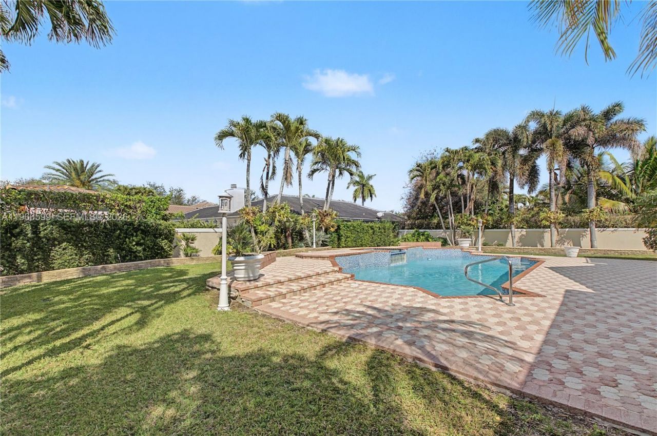 8305 NW 157th Ter, Miami Lakes, FL 33016 Photo