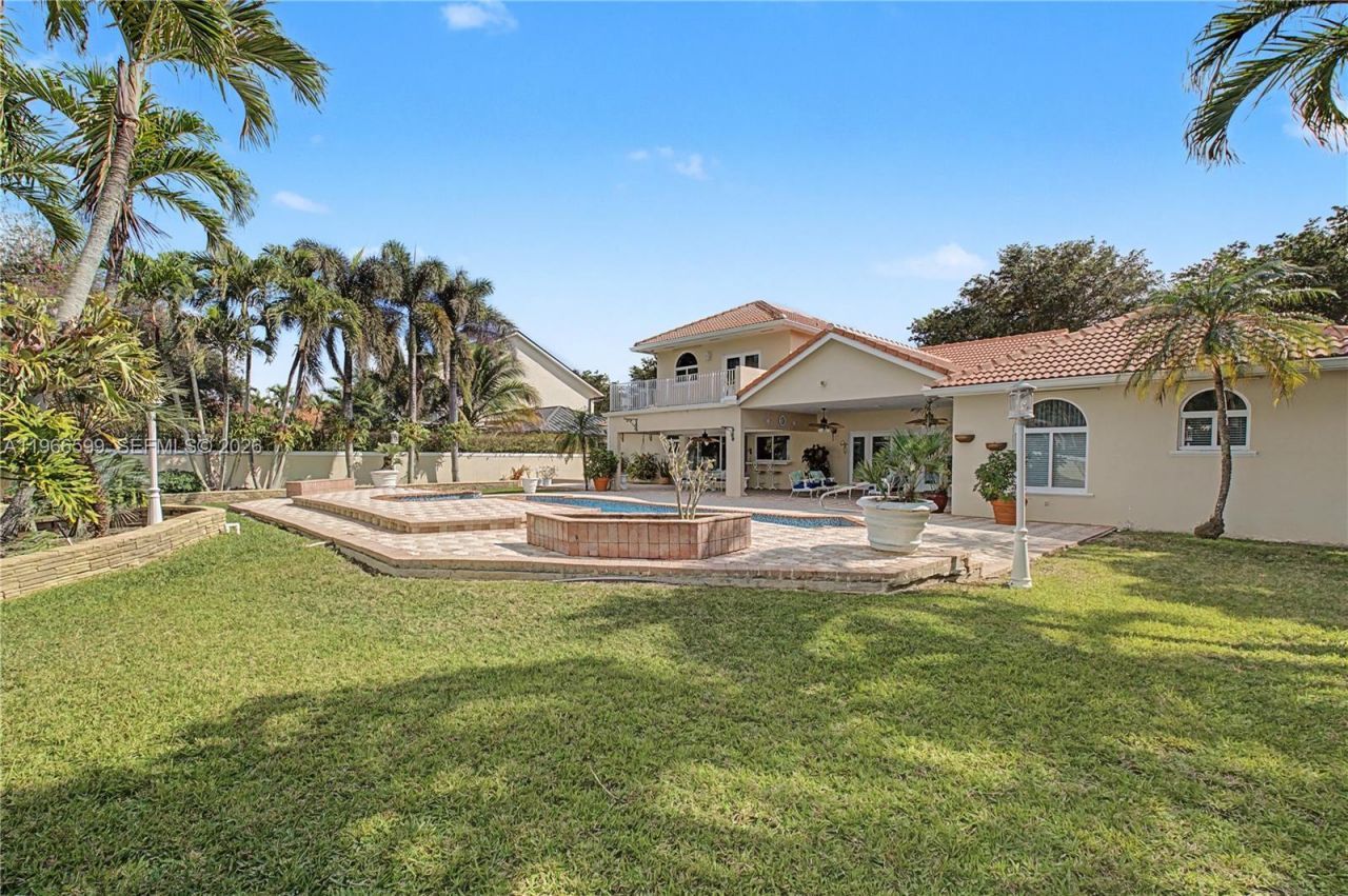 8305 NW 157th Ter, Miami Lakes, FL 33016 Photo