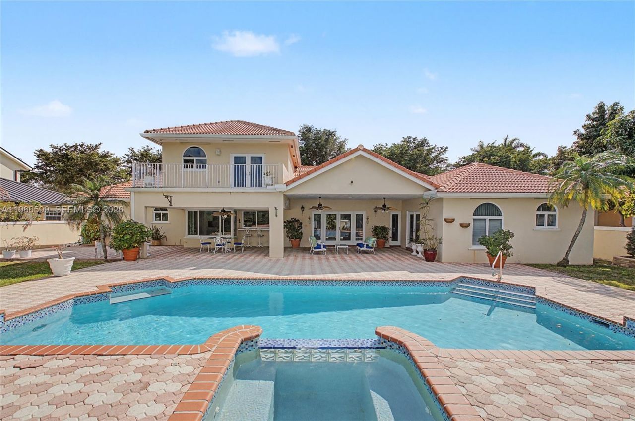 8305 NW 157th Ter, Miami Lakes, FL 33016 Photo