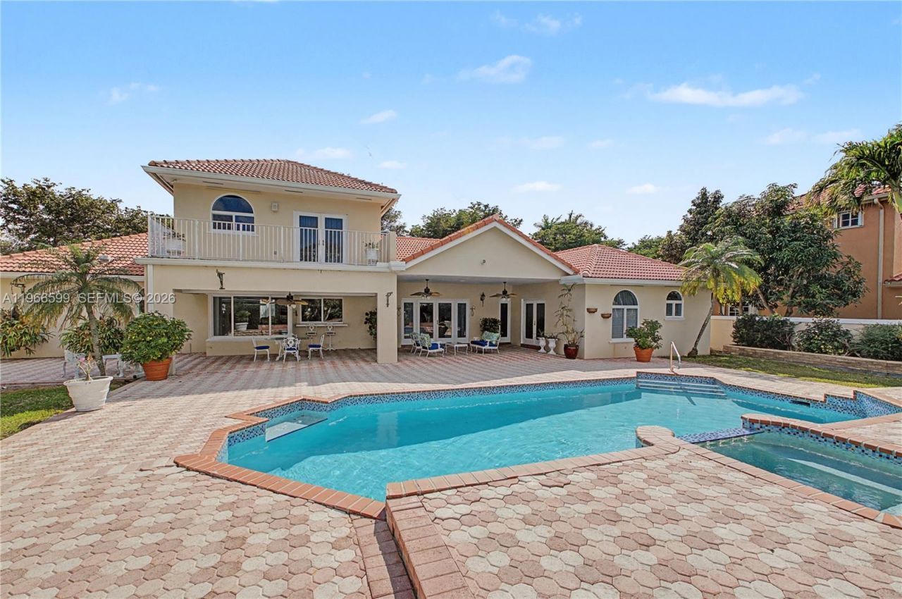 8305 NW 157th Ter, Miami Lakes, FL 33016 Photo