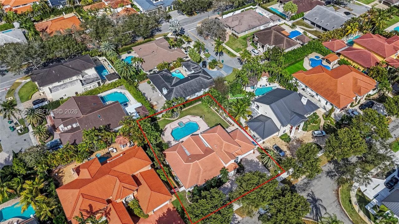 8305 NW 157th Ter, Miami Lakes, FL 33016 Photo