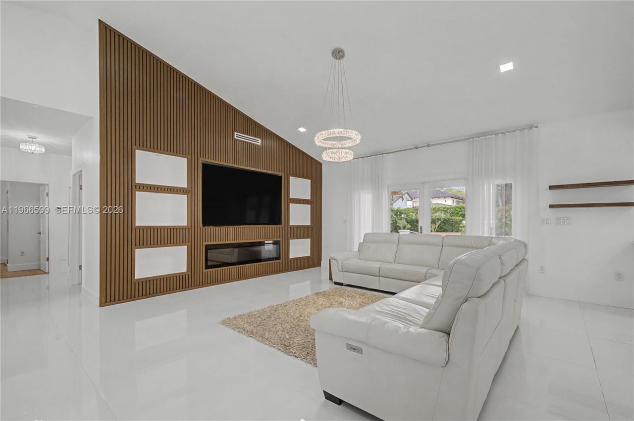 8305 NW 157th Ter, Miami Lakes, FL 33016 Photo