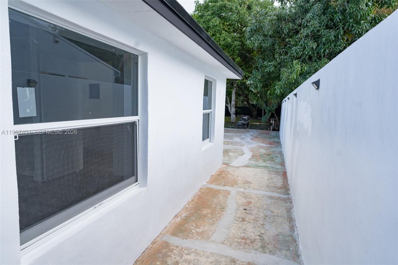 2600 NW 108th St , Miami, FL 33167 Photo