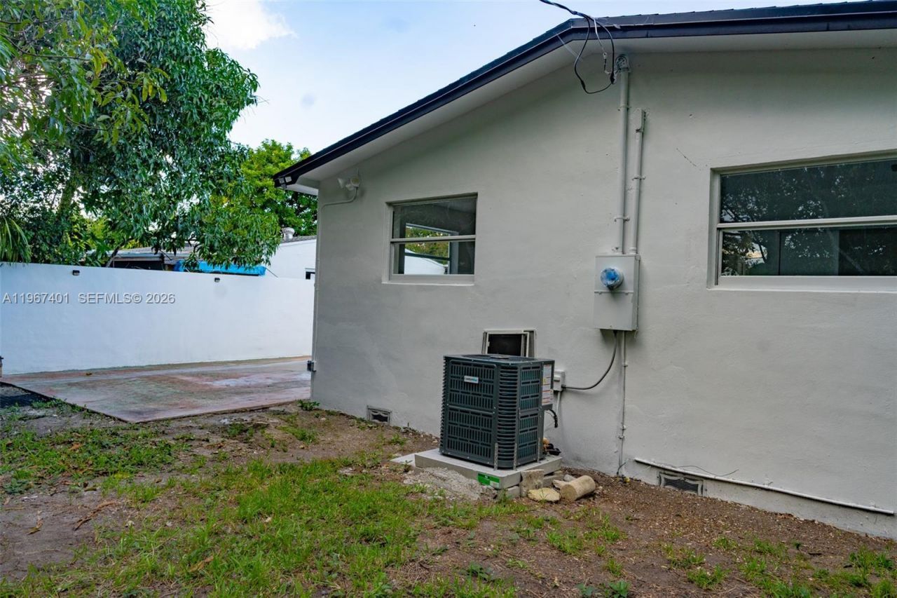 2600 NW 108th St, Miami, FL 33167 Photo
