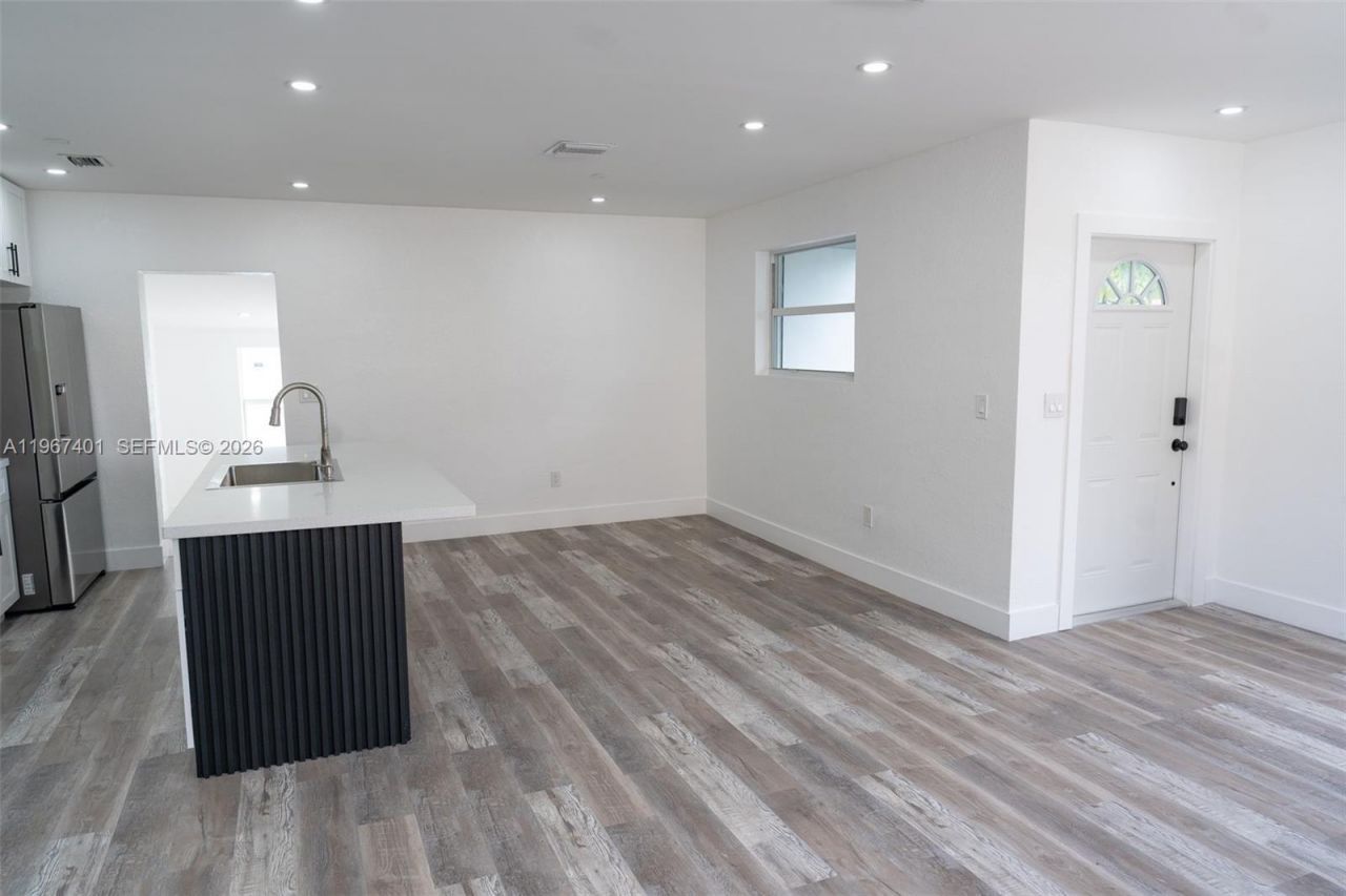 2600 NW 108th St , Miami, FL 33167 Photo