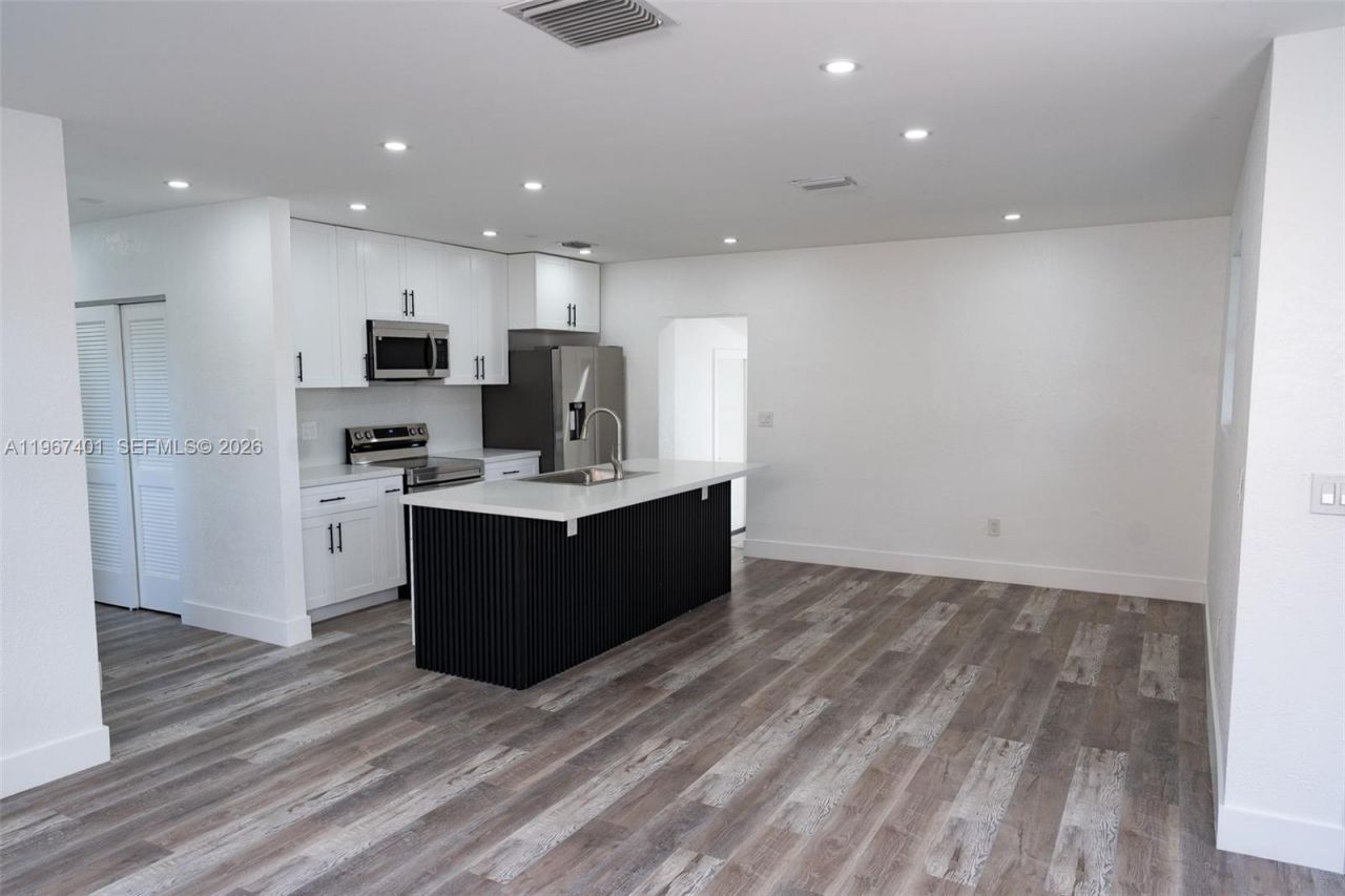 2600 NW 108th St , Miami, FL 33167 Photo