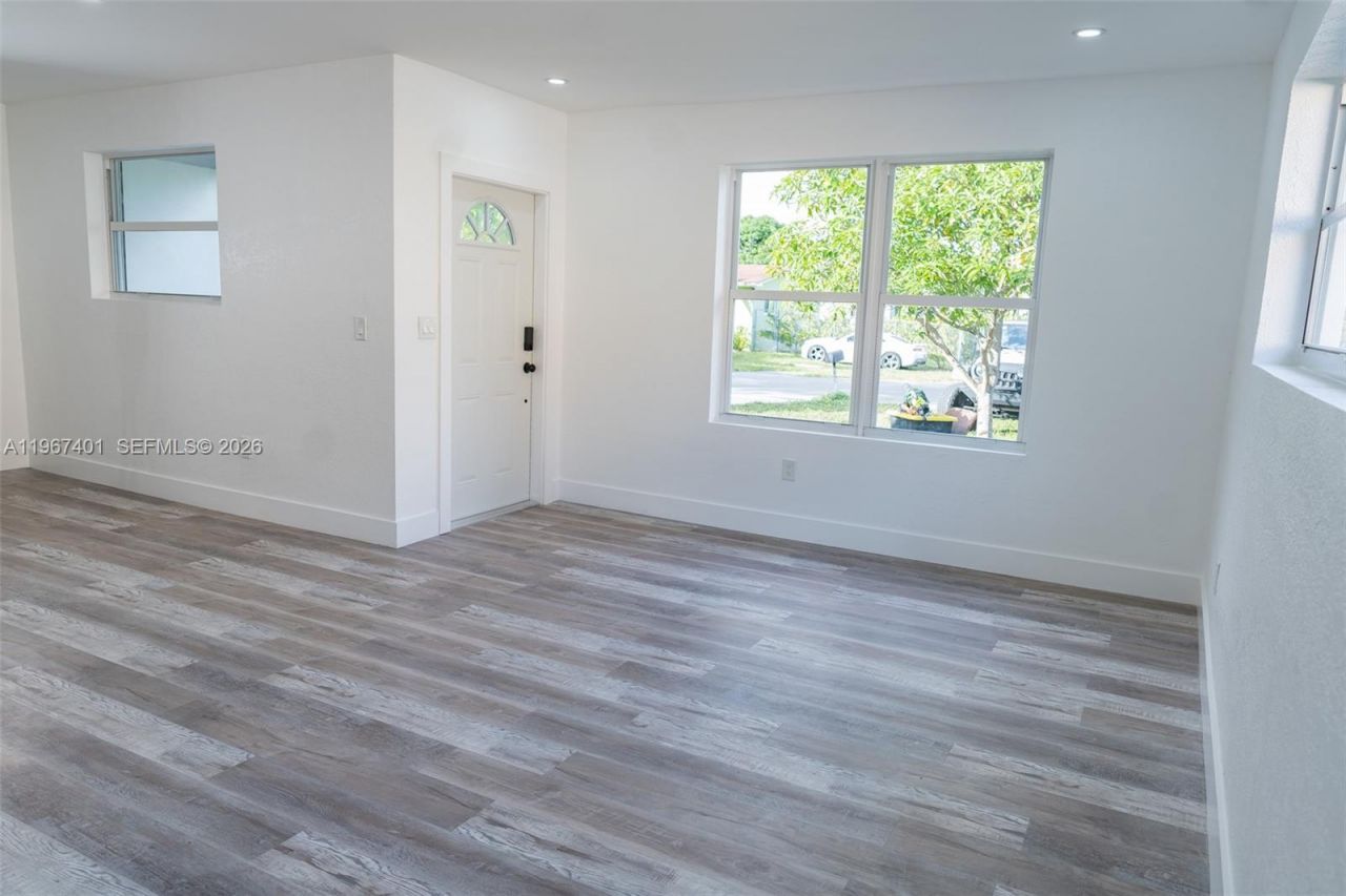 2600 NW 108th St , Miami, FL 33167 Photo