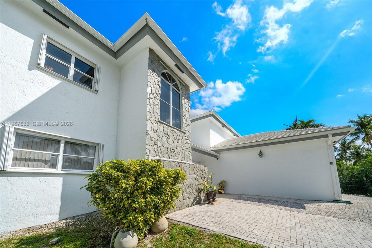 465 Golden Beach Dr , Golden Beach, FL 33160 Photo