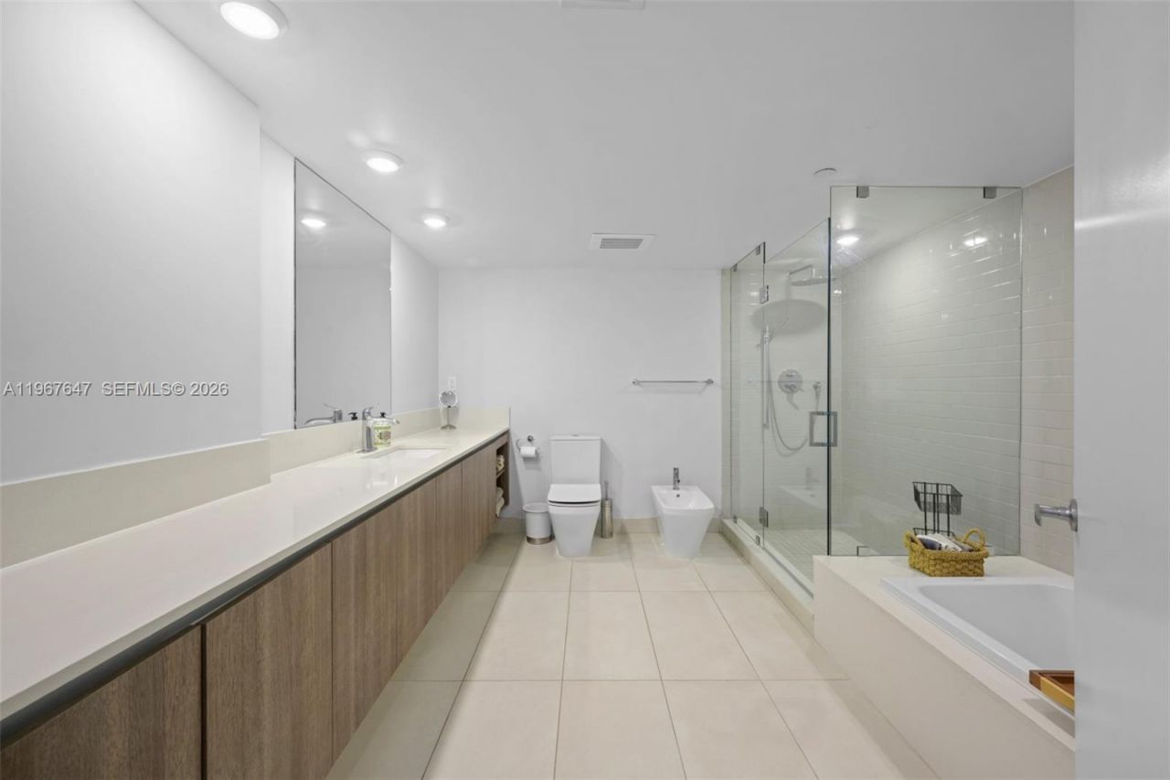 1025 92nd St, Unit 406, Bay Harbor Islands, FL 33154 Photo