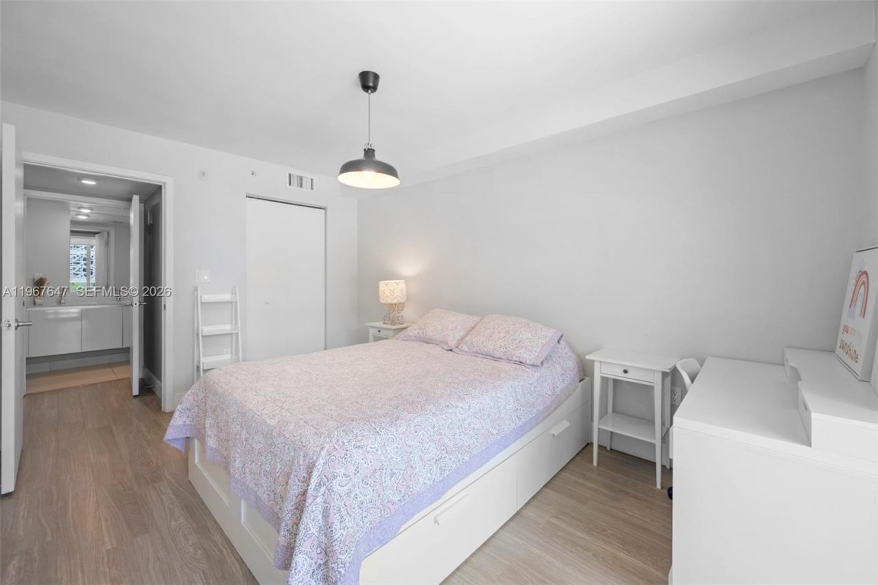 1025 92nd St, Unit 406, Bay Harbor Islands, FL 33154 Photo