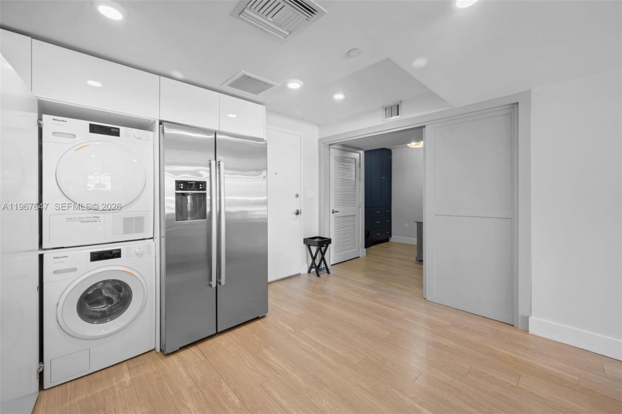 1025 92nd St, Unit 406, Bay Harbor Islands, FL 33154 Photo