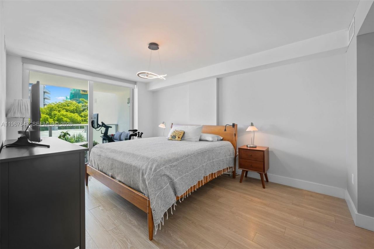 1025 92nd St, Unit 406, Bay Harbor Islands, FL 33154 Photo