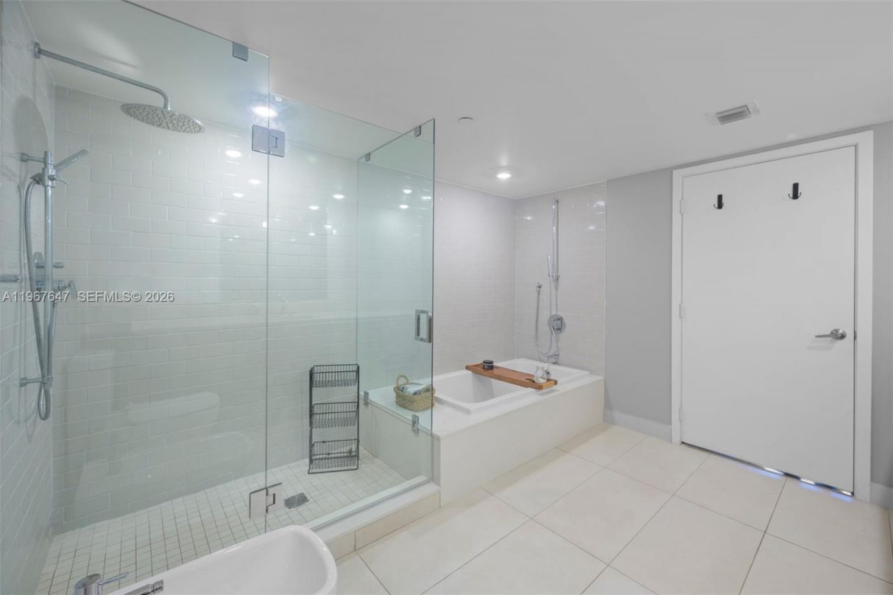 1025 92nd St, Unit 406, Bay Harbor Islands, FL 33154 Photo