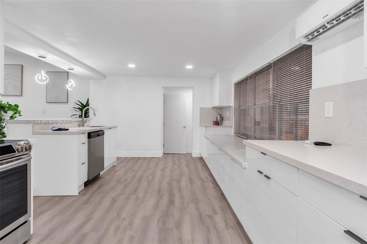 658 SW 1st Ct , Boynton Beach, FL 33426 Photo