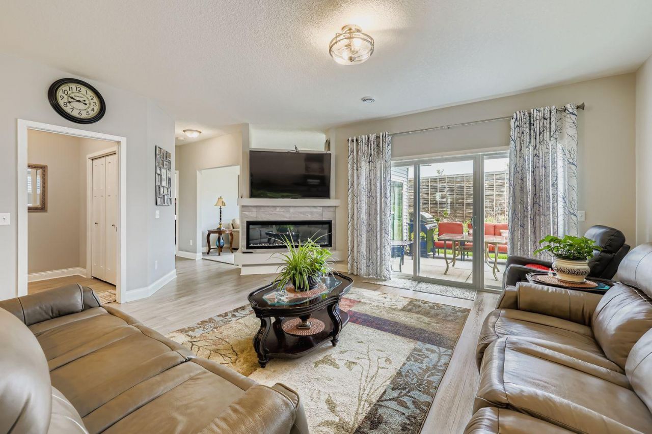 4918 93rd Way N Brooklyn Park, MN 55443