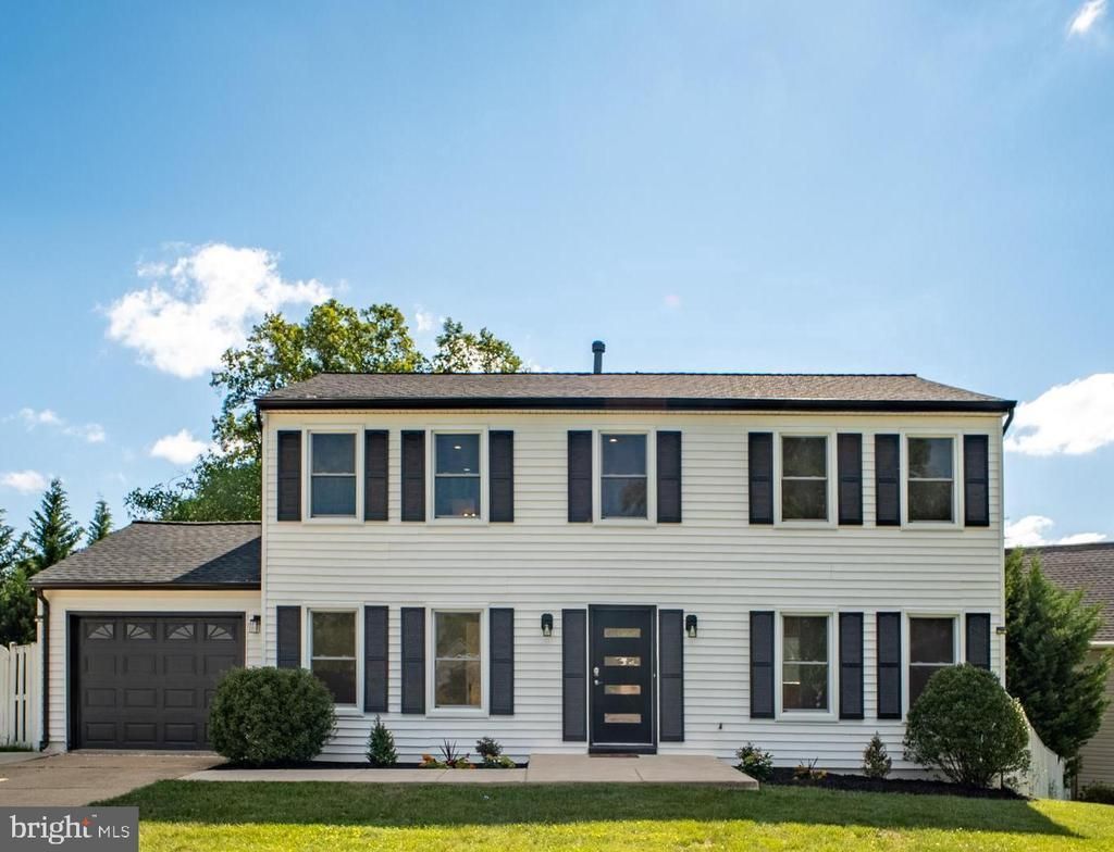 9609 Podium Drive, Vienna, VA 22182 Main Photo