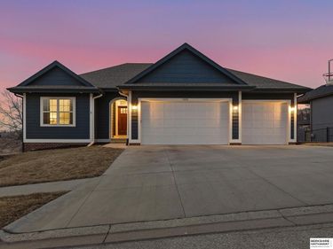 1605 Windsor Way, Fort Calhoun, NE 68023