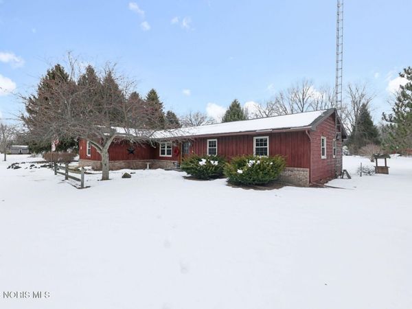 3830 Birdsong Lane, Swanton, OH 43558