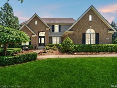 324 Nairn Circle, Highland Twp, MI 48357