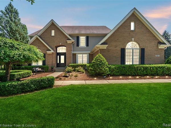 324 Nairn Circle, Highland Twp, MI 48357