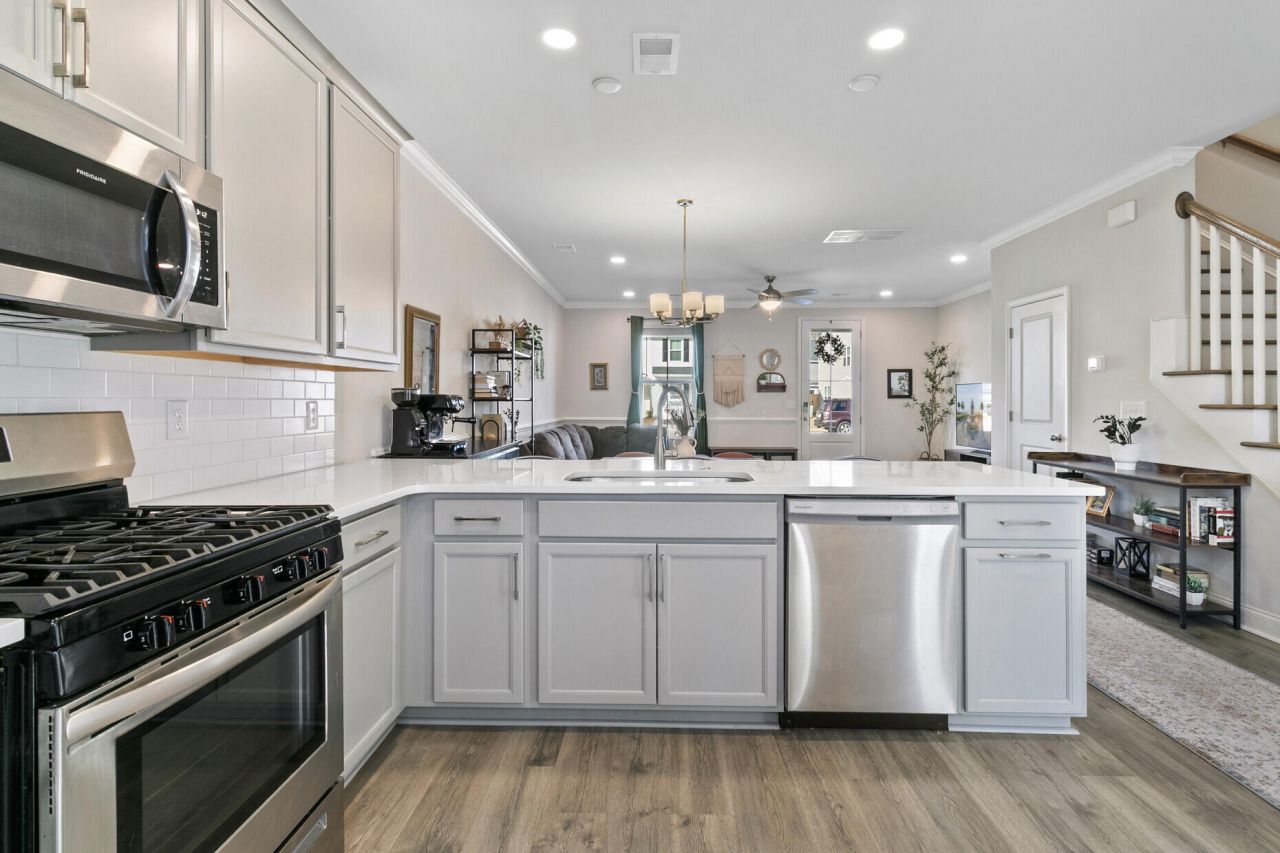 511 Green Fern Drive Photo 6