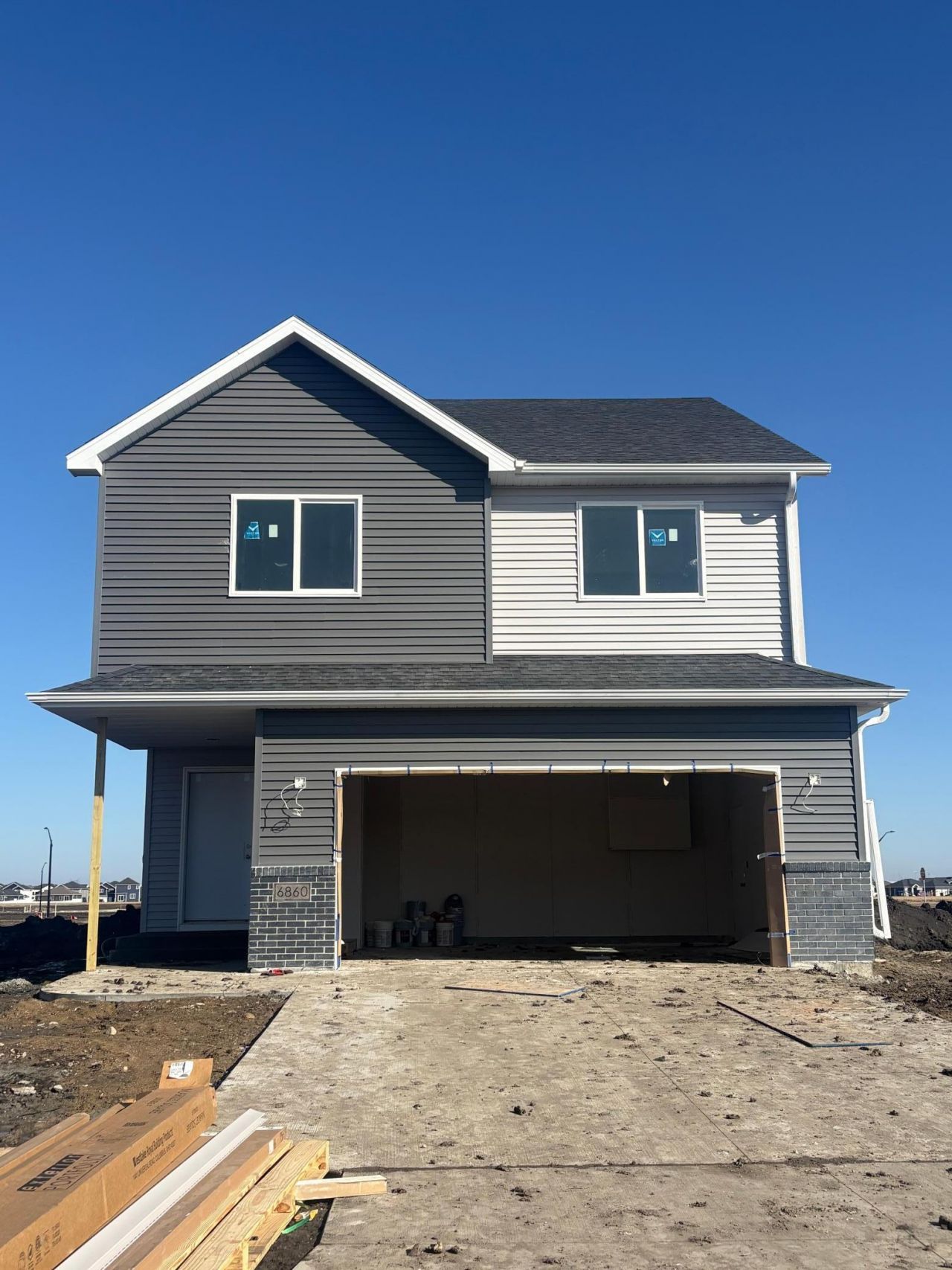 6860 32nd Street S, Fargo, ND 58104 Main Photo