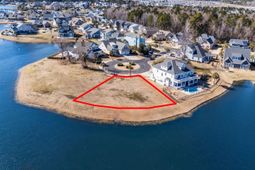 8015 East Bay Ct. photo 4