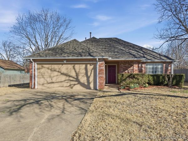 1820 W Honolulu Street, Broken Arrow, OK 74012