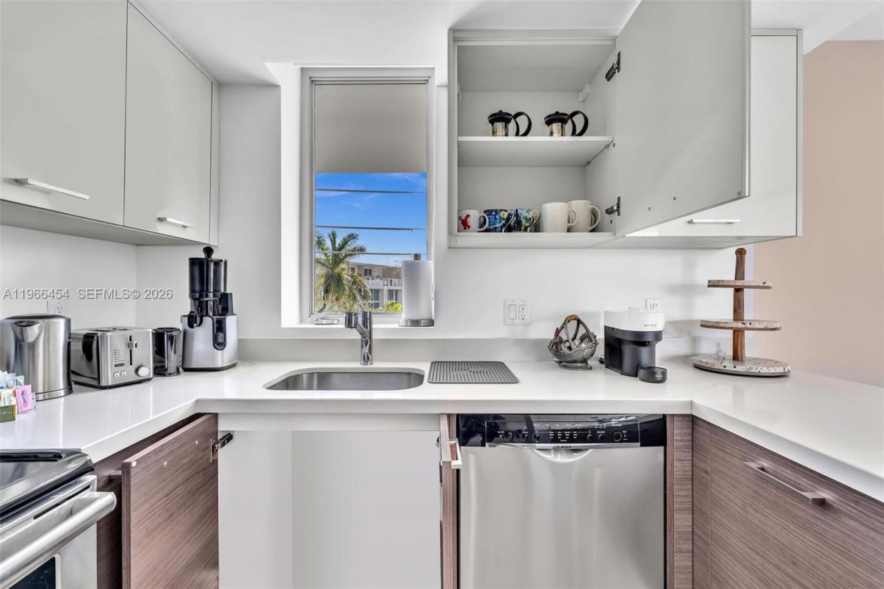 9901 E Bay Harbor Dr, Unit 403, Bay Harbor Islands, FL 33154 Photo