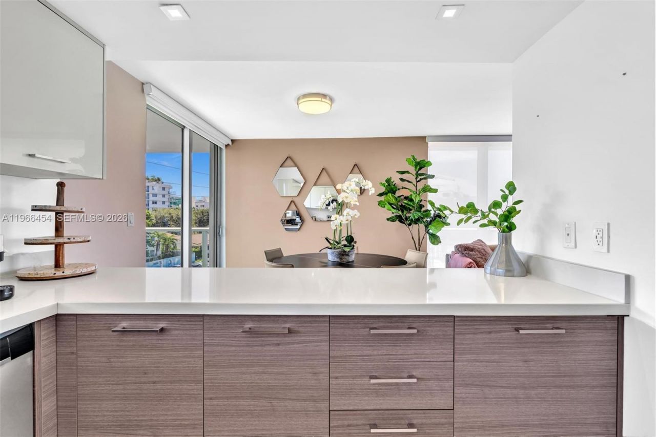 9901 E Bay Harbor Dr, Unit 403, Bay Harbor Islands, FL 33154 Photo