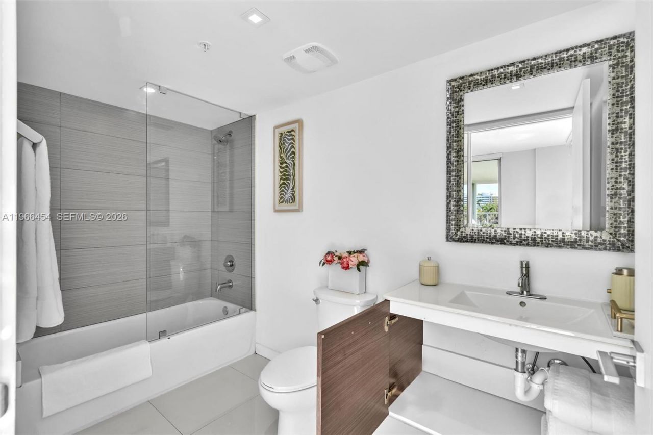 9901 E Bay Harbor Dr, Unit 403, Bay Harbor Islands, FL 33154 Photo