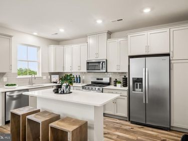 854 GRAPHITE DRIVE, PHOENIXVILLE, PA 19460