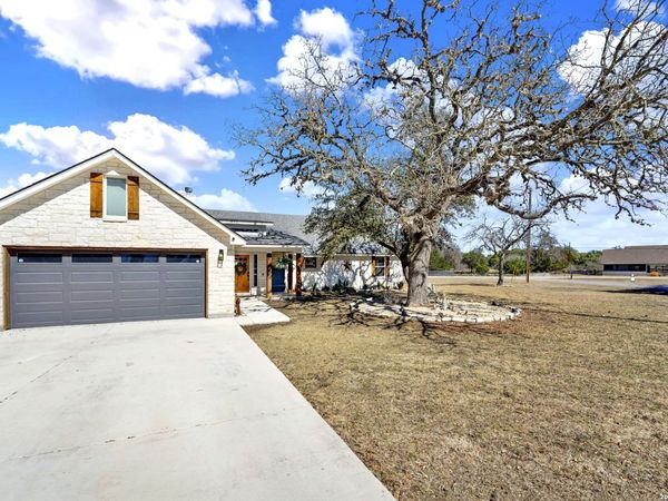 106 Tawny Oak, Bandera, TX 78003
