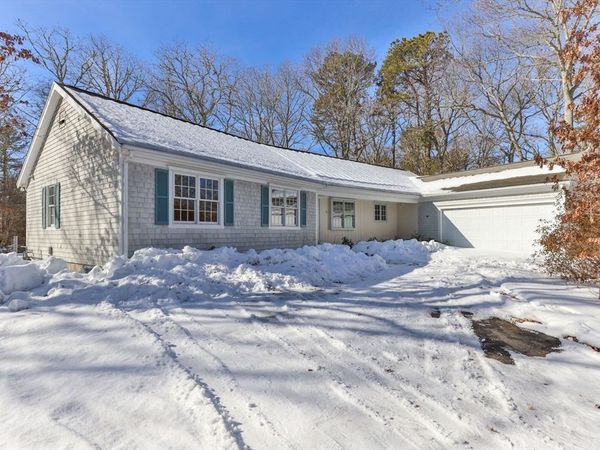46 Kensington Dr, Sandwich, MA 02563