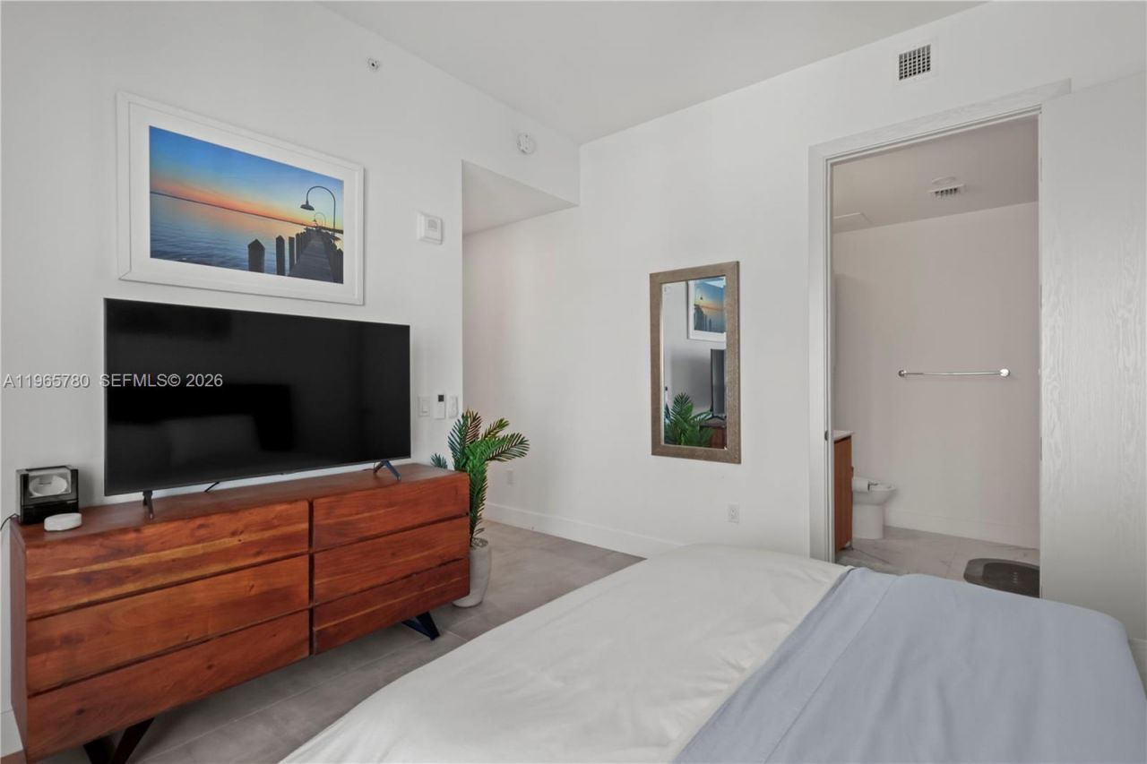 17550 Collins Ave, Unit 1205, Sunny Isles Beach, FL 33160 Photo