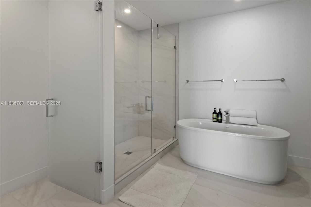 17550 Collins Ave, Unit 1205, Sunny Isles Beach, FL 33160 Photo