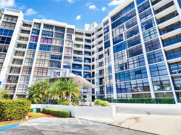 600 Parkview Dr, Unit 621, Hallandale Beach, FL 33009
