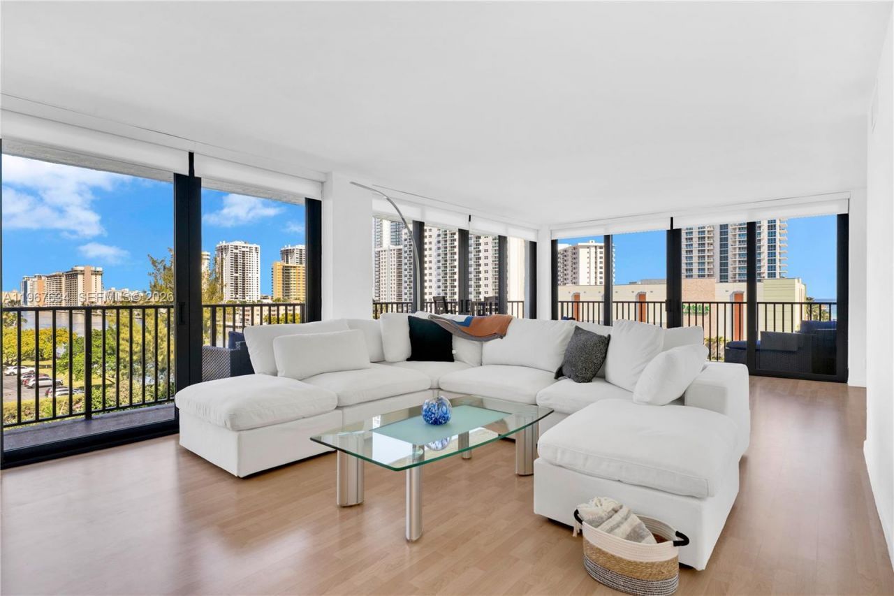 600 Parkview Dr, Unit 621, Hallandale Beach, FL 33009 Photo