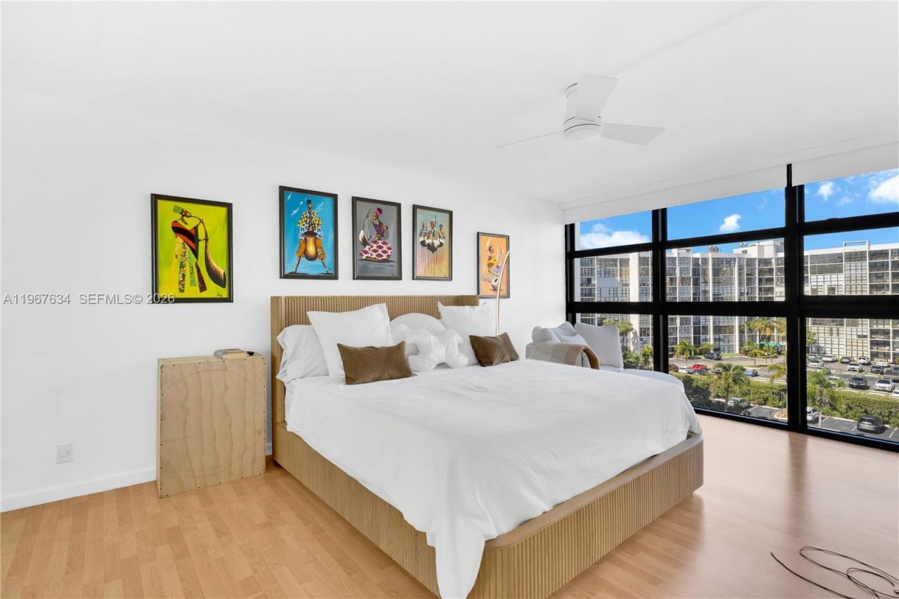 600 Parkview Dr, Unit 621, Hallandale Beach, FL 33009 Photo